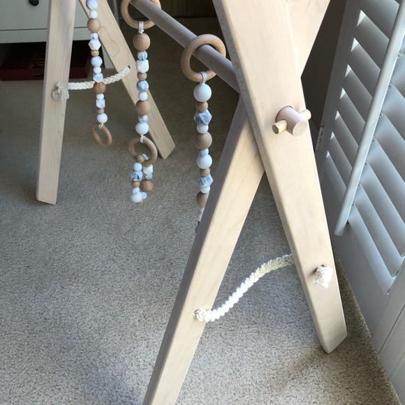 Wooden play gym - Picture 2 of 2